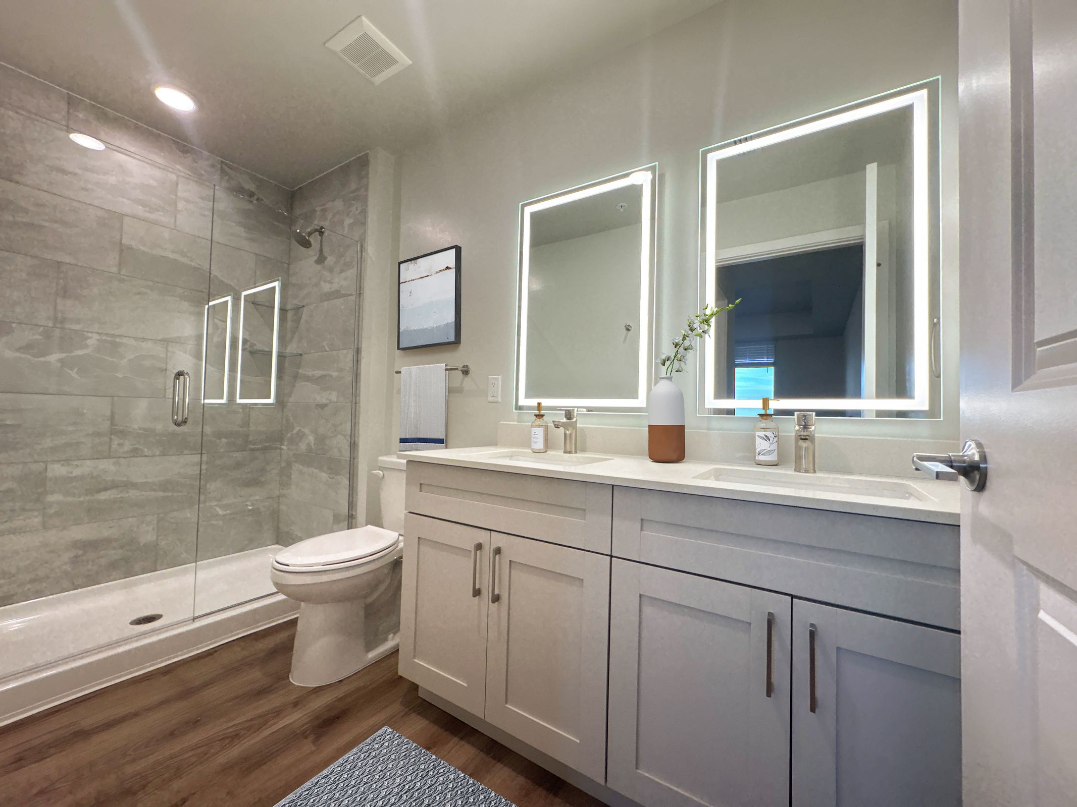 Bimini Square Apartments 4 of 8